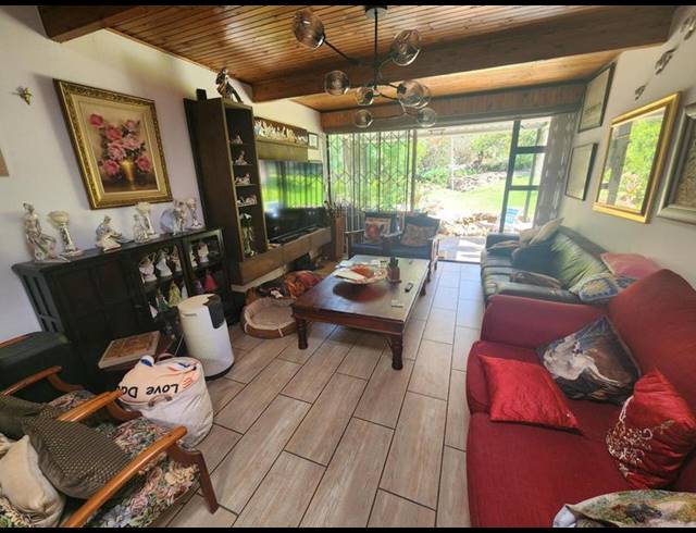 6 BEDROOM HOUSE FOR SALE IN WATERKLOOF RIDGE